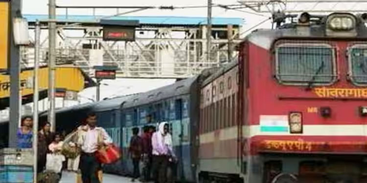മുതിർന്ന പൗരന്മാർക്കായി കമ്പാർട്ട്മെന്റ്; പുതിയ നീക്കവുമായി റെയിൽവേ