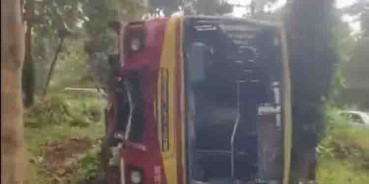 പുൽപ്പള്ളിൽ കെഎസ്ആർടിസി ബസ് മറിഞ്ഞു; യാത്രക്കാർക്ക് പരിക്ക്