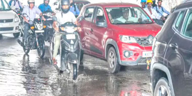 കാലവർഷം ശക്തിപ്രാപിച്ചു; ബം​ഗ​ളൂ​രു ന​ഗ​ര​ത്തിൽ കനത്ത മഴ