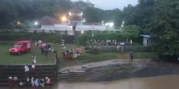 മലപ്പുറത്ത് അഞ്ചംഗ കുടുംബം ഒഴുക്കിൽപ്പെട്ടു, രണ്ട് പേരെ കാണാതായി; തെരച്ചിൽ തുടരുന്നു