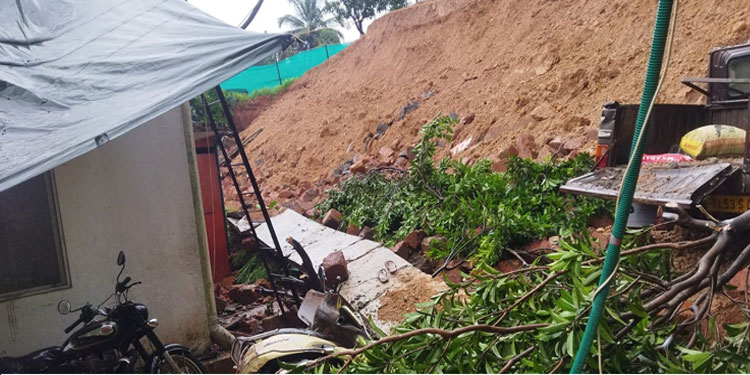 സംസ്ഥാനത്ത്‌ ദുരിതം വിതച്ച് മഴ: വ്യാപക നാശനഷ്ടം; ദുരിതാശ്വാസ ക്യാമ്പുകൾ തുറന്നു