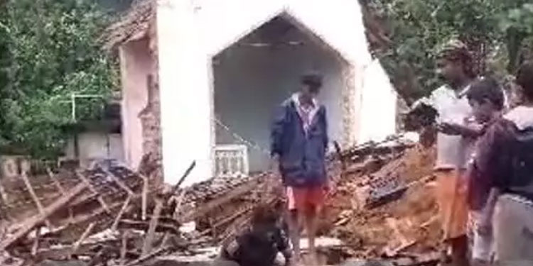 കാറ്റിലും മഴയിലും ഇന്നും വ്യാപക നാശനഷ്ടം; 135 വർഷം പഴക്കമുള്ള പള്ളി തകർന്നു, സെൻട്രൽ ജയിലിന്‍റെ കൂറ്റൻ മതിൽ നിലംപൊത്തി