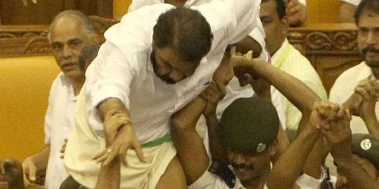 നിയമസഭാ കയ്യാങ്കളിക്കേസിൽ തുടരന്വേഷണത്തിന് ഉപാധികളോടെ അനുമതി; 60 ദിവസം സമയം