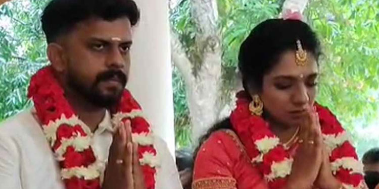 വർക്കലയിൽ വിവാഹദിവസം അച്ഛൻ കൊല്ലപ്പെട്ട ശ്രീലക്ഷ്മി വിവാഹിതയായി