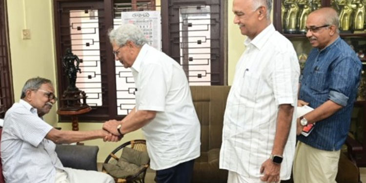 എംടിക്ക് നവതിയാശംസ നേർന്ന് യെച്ചൂരി