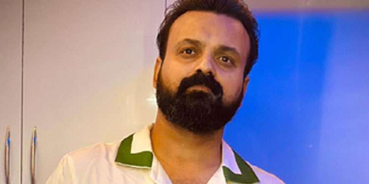 രാത്രി ഒന്നരയ്ക്ക് ചെന്നപ്പോൾ ഫയൽ കൂമ്പാരത്തിനിടയിലിരിക്കുന്ന ഉമ്മൻചാണ്ടിയെയാണ് കണ്ടത്: കുഞ്ചാക്കോ ബോബൻ