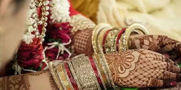 മാട്രിമോണിയിലൂടെ 14 പുരുഷന്മാരോട് സംസാരിച്ചു; പറ്റിയൊരാളെ കണ്ടെത്താന്‍ നെറ്റിസണ്‍സിനോട് ആവശ്യപ്പെട്ട് യുവതി !