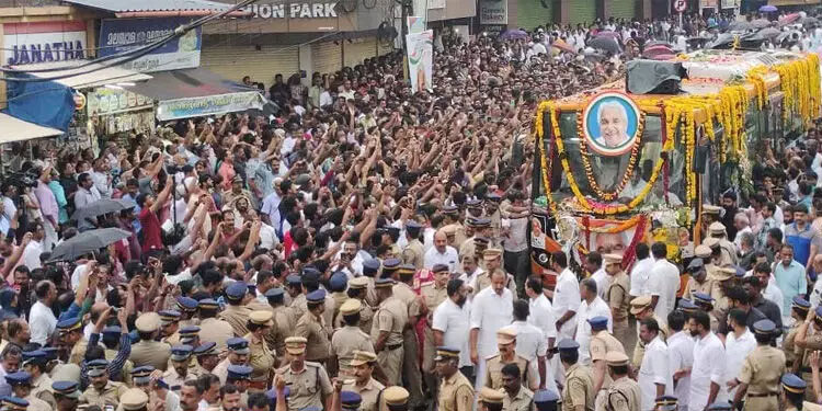 പുതുപ്പള്ളിയിലേക്ക് അവസാന യാത്ര; സംസ്കാര ശുശ്രൂഷകൾ ഏഴരയോടെ
