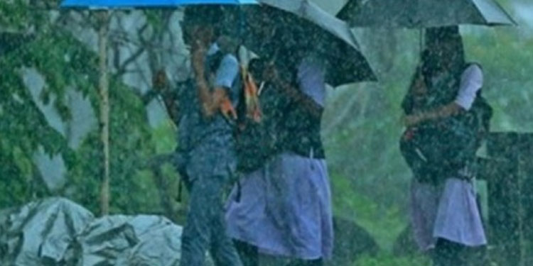 കനത്ത മഴയ്ക്ക് സാധ്യത: കണ്ണൂര്‍ കോഴിക്കോട് ജില്ലയില്‍ വിദ്യാഭ്യാസ സ്ഥാപനങ്ങള്‍ക്ക് അവധി