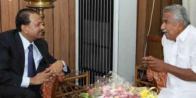 ഉമ്മൻ ചാണ്ടിയുടെ ആഗ്രഹം നിറവേറ്റി യൂസുഫലി;എറികാട് സ്കൂളിന് സ്വന്തം ബസ്