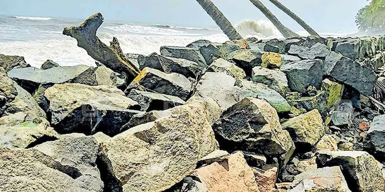 ശക്തമായ കാറ്റ്: മത്സ്യത്തൊഴിലാളികൾ ജാഗ്രത പാലിക്കണമെന്ന് മുന്നറിയിപ്പ്