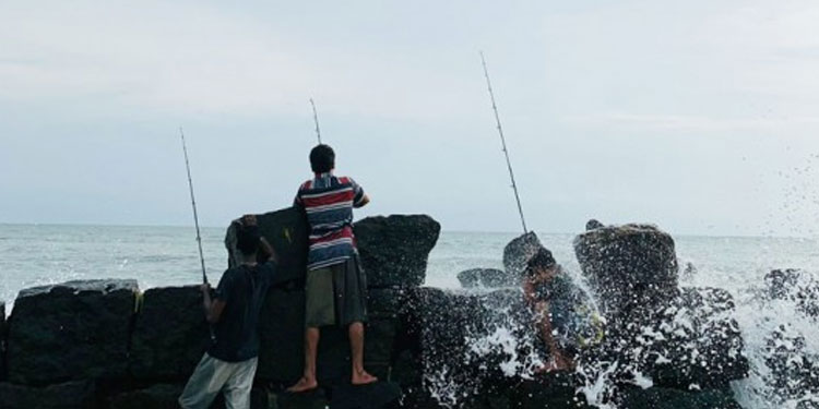 ശക്തമായ കാറ്റിനും മഴയ്‌ക്കും സാധ്യത; കേരള, ലക്ഷദ്വീപ്, കർണാടക തീരങ്ങളിൽ മത്സ്യബന്ധനത്തിന് പോകാൻ പാടില്ല
