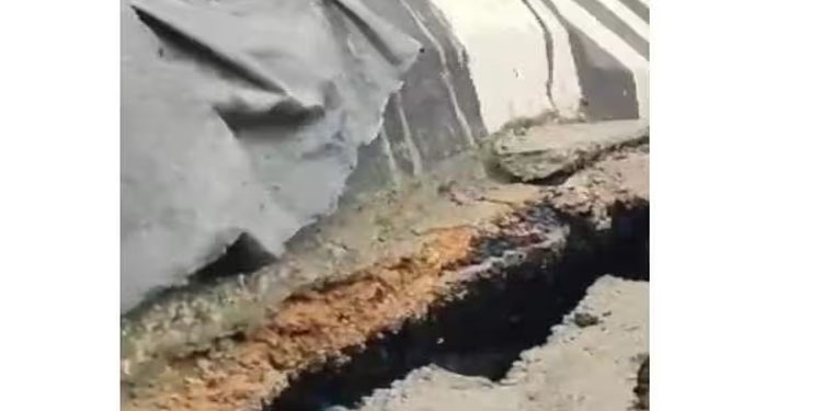 ദേശീയപാത കുതിരാന് സമീപം ഇടിഞ്ഞുതാഴ്ന്നു, അപകട സാധ്യത ; ഗതാഗത നിയന്ത്രണം 
