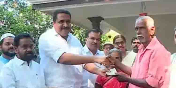 കോതമംഗലത്ത് കര്‍ഷകന്റെ വാഴ വെട്ടിയ സംഭവം; മൂന്നര ലക്ഷം രൂപ നഷ്ടപരിഹാരത്തുക കൈമാറി