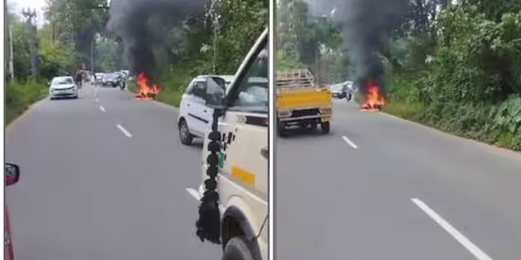 ഓടിക്കൊണ്ടിരിക്കെ തീ പടർന്നു ; ബൈക്ക് പാതയോരത്ത് നിറുത്തി ഓടി മാറി , അപകടം ഒഴിവായത് തലനാരിഴയ്ക്ക്