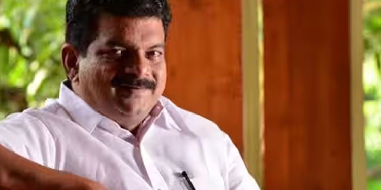 പി.വി.അൻവറിന്‍റെ കൈവശം 19 ഏക്കർ അധിക ഭൂമിയെന്ന് ലാന്‍ഡ് ബോര്‍ഡ് കണ്ടെത്തല്‍,അന്‍വറിനും കുടുംബത്തിനും നോട്ടീസ്