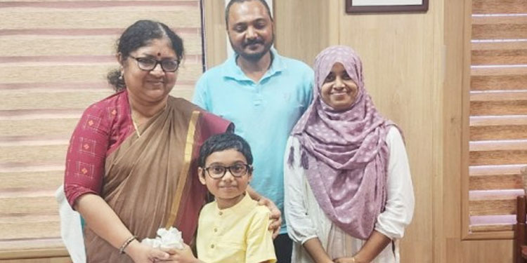 വി കെയറിന് കൈത്താങ്ങ്‌; ഈ വർഷവും കുടുക്ക പൊട്ടിച്ച കാശുമായി ഇഹ്‌സാനുൽ ഹഖ് എത്തി