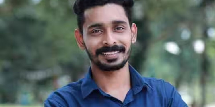 നൈറ്റ് ഷിഫ്റ്റ് കഴിഞ്ഞ് ചായകുടിക്കാനിറങ്ങി, ബൈക്കിൽ കണ്ടൈയ്നർ ലോറി ഇടിച്ചു കയറി, ഹൗസ് സർജന് ദാരുണാന്ത്യം