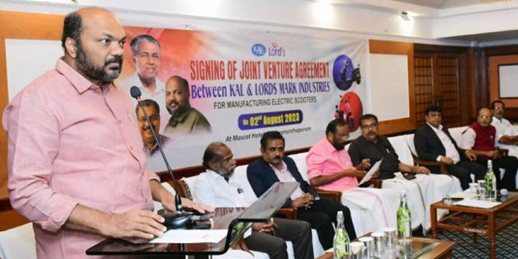 കെഎഎല്ലിൽനിന്ന് ആറു മാസത്തിനകം ഇലക്ട്രിക് സ്‌കൂട്ടർ: മന്ത്രി പി രാജീവ്