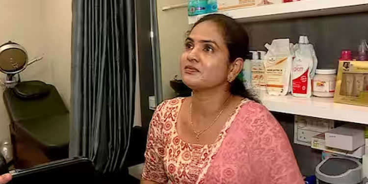 ഒഴിപ്പിച്ച ഉടമ തന്നെ പുതിയ കട നൽകി, ഇത് ഷീലയുടെ പോരാട്ടത്തിന്റെ പുതിയ ‘ഷീ സ്റ്റൈൽ’, ബ്യൂട്ടി പാർലർ തുറന്നു!