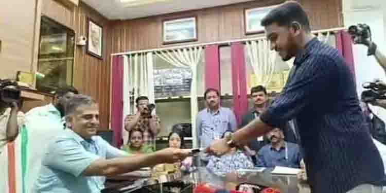 ജെയ്ക് സി തോമസ് നാമനിർദേശ പത്രിക സമർപ്പിച്ചു