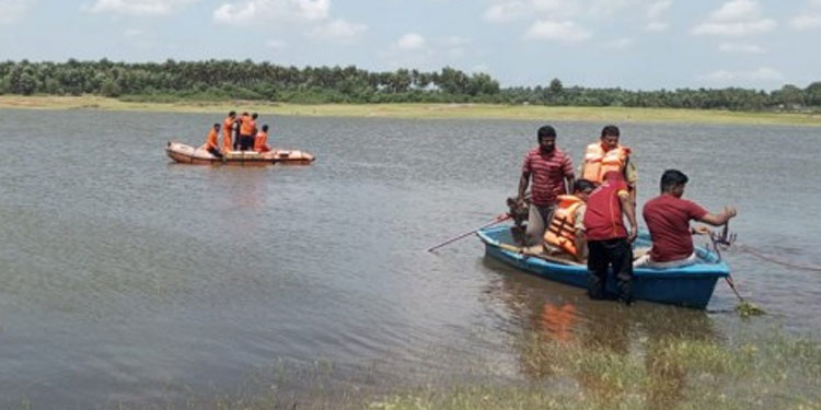 വാളയാർ അണക്കെട്ടിൽ കുളിക്കാനിറങ്ങിയ രണ്ട്‌ കോളേജ്‌ വിദ്യാർത്ഥികളെ കാണാതായി