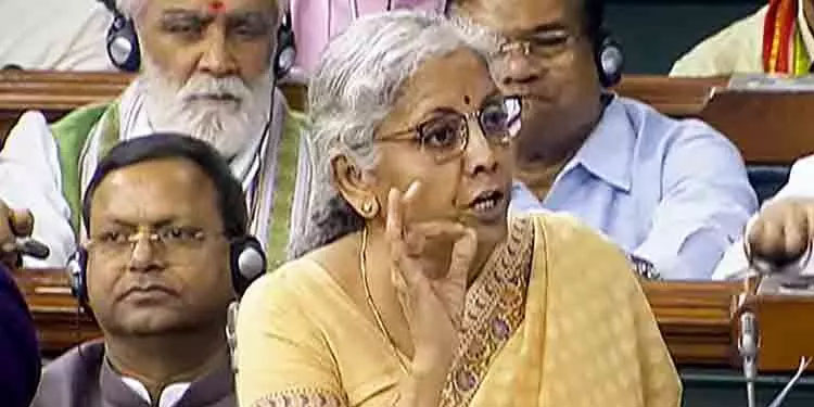 “നിങ്ങൾ കൗരവരെ കുറിച്ച് പറയുന്നു, ദ്രൗപതിയെ കുറിച്ച് സംസാരിക്കുന്നു; പിന്നെ എന്തുകൊണ്ട് ജയലളിതയെ മറക്കുന്നു” -കനിമൊഴിക്ക് മറുപടിയുമായി നിർമല സീതാരാമൻ