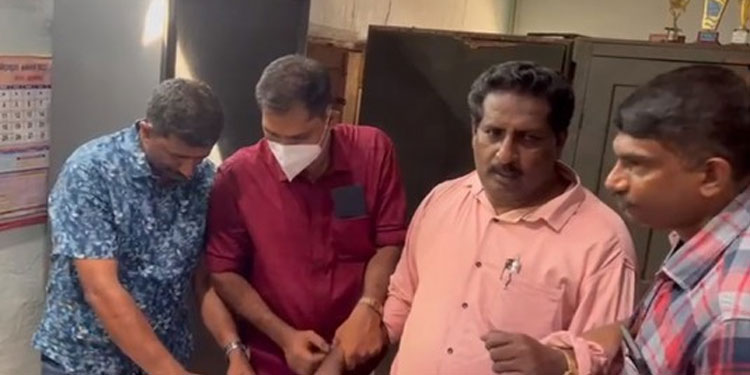 അധ്യാപികയിൽ നിന്ന്‌ കൈക്കൂലി വാങ്ങുന്നതിനിടെ ഹെഡ്‌‌മാസ്‌‌റ്റർ അറസ്‌‌റ്റിൽ