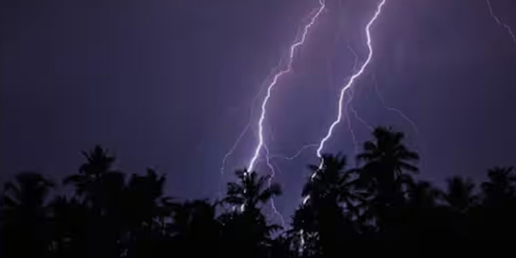3 ദിവസം ജാഗ്രത വേണം; ഇടിമിന്നലോട് കൂടിയ മഴ, 55 കി.മീ വരെ വേഗത്തിൽ കാറ്റ്, മത്സ്യത്തൊഴിലാളി ജാഗ്രത നിര്‍ദേശം