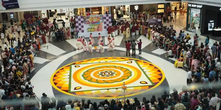 പൂക്കളമിട്ട്​ പുലികളിയിൽ തുള്ളി സീവുഡ്‌സിന്റെ ഓണം ഒപ്പുലൻസ്