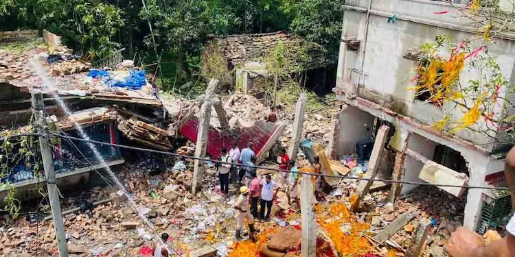 ബംഗാളിൽ അനധികൃത പടക്കനിർമാണ ശാലയിൽ പൊട്ടിത്തെറി; 8 മരണം