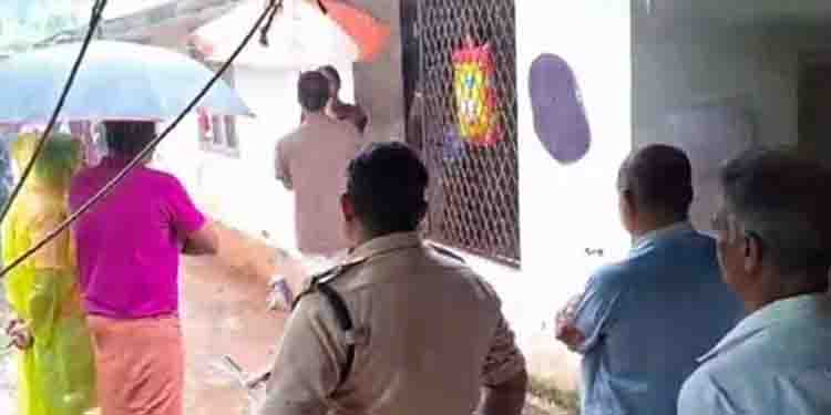 നെടുമ്പാശ്ശേരിയിൽ മൂന്നംഗ കുടുംബം വീട്ടിൽ മരിച്ച നിലയിൽ