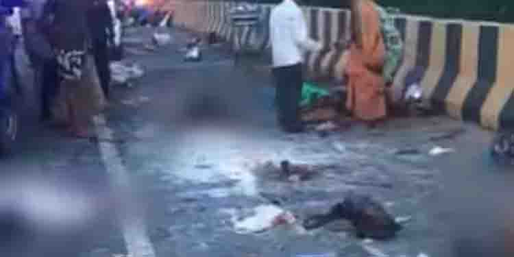 നിര്ത്തിയിട്ട ബസിലേക്ക് പാഞ്ഞുകയറി ട്രക്ക്; 11 മരണം, 12 പേര്ക്ക് പരുക്ക്