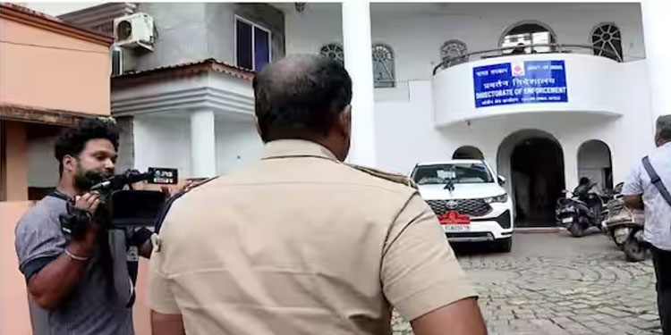 കൊച്ചി ഇ ഡി ഓഫിസിൽ പൊലീസ് പരിശോധന, ചോദ്യംചെയ്യാൻ വിളിച്ചുവരുത്തി മ‍ര്‍ദ്ദനമെന്ന പരാതിയിൽ അന്വേഷണം