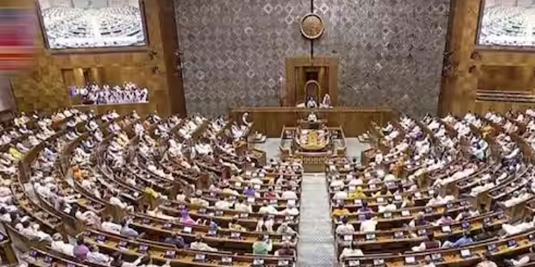 വനിതാ സംവരണ ബിൽ ലോക്സഭ പാസാക്കി; 454 പേർ പിന്തുണച്ചു, 2 പേർ എതിർത്തു