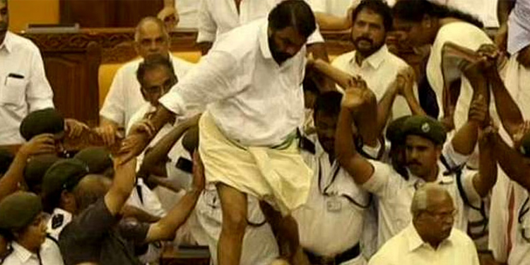 ആറ് എൽഡിഎഫ് നേതാക്കൾ പ്രതികൾ ; നിയമസഭ കയ്യാങ്കളിക്കേസിൽ തുടരന്വേഷണ റിപ്പോർട്ട് സമർപ്പിച്ചു