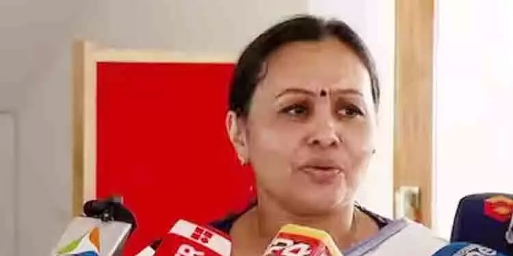 അഖിൽ മാത്യുവിനെതി​രെ ചെയ്യാത്ത കുറ്റം ആരോപിക്കുന്നു -പേഴ്സനൽ സ്റ്റാഫിനെ ന്യായീകരിച്ച് വീണ ജോർജ്