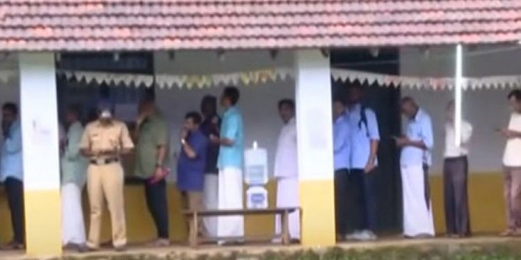 പുതുപ്പള്ളിയിൽ മികച്ച പോളിം​ഗ്: അഞ്ചുമണിവരെ 71.06 ശതമാനം