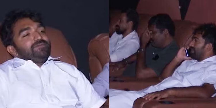 ‘നിങ്ങൾക്ക് വീട്ടിൽ ഇരുന്നുകൂടേ, റെസ്റ്റ് ചെയ്തൂടേ’: ‘ജയിലർ’ കാണാൻ എത്തിയപ്പോഴും ചാണ്ടി ഉമ്മനെ വളഞ്ഞ് മാധ്യമങ്ങൾ