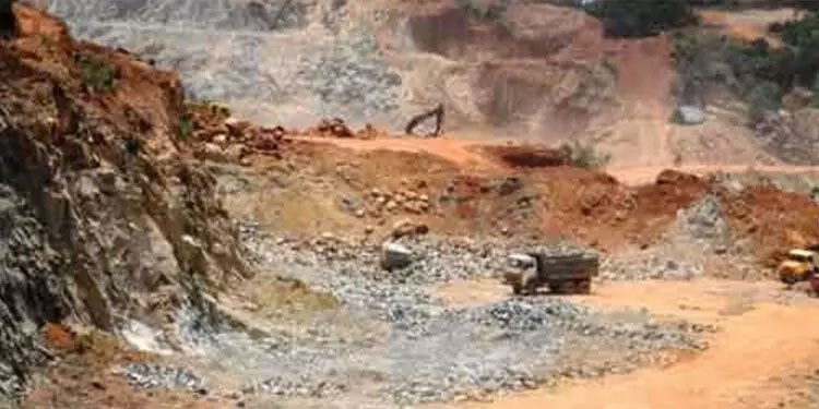 പട്ടയ ഭൂമിയിലെ ഖനനാനുമതി: 45 ദിവസത്തിനുള്ളിൽ റിപ്പോർട്ട് നൽകണമെന്ന് ഉത്തരവ്