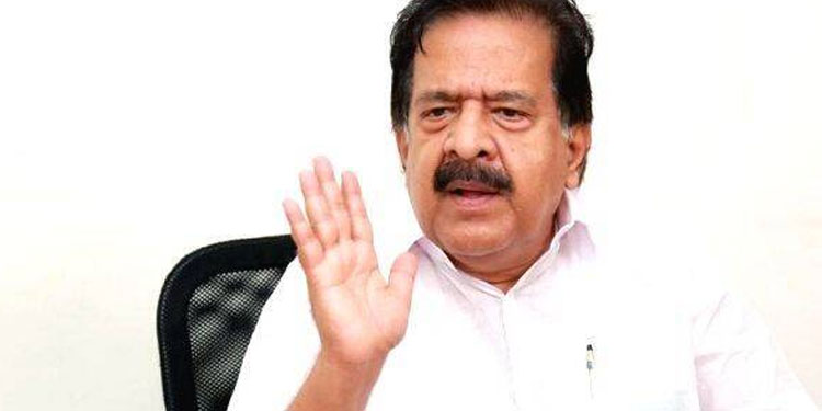 എല്ലാം സിപിഎമ്മിന്റെ കളി; സോളറിലെ തുടരന്വേഷണം ആലോചിച്ചു തീരുമാനിക്കും: ചെന്നിത്തല