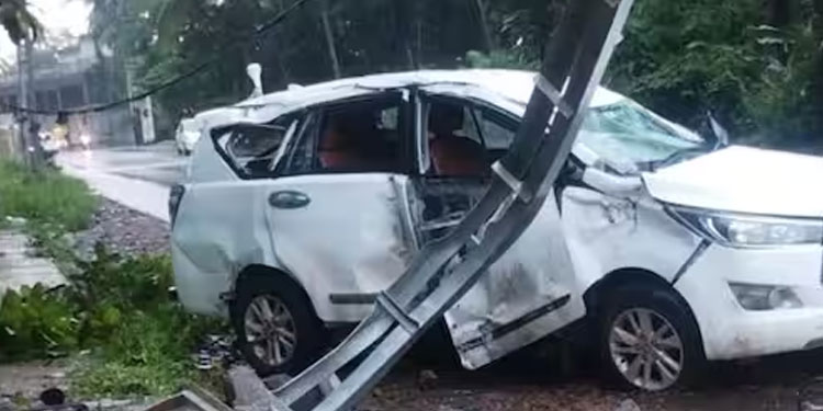 പാണക്കാട് ബഷീറലി ശിഹാബ് തങ്ങള്‍ സഞ്ചരിച്ച കാർ അപകടത്തില്‍പ്പെട്ടു; ചികിത്സ തേടി