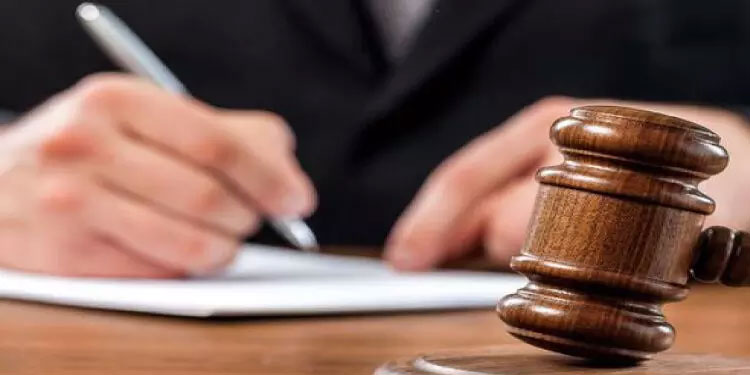 പ​തി​നേ​ഴു​കാ​രി​യെ ബ​ലാ​ത്സം​ഗം ചെ​യ്തു; രണ്ടാനച്ഛന് 43 വർഷം തടവും 39,000 രൂപ പിഴയും