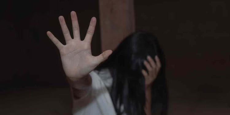 വിവസ്ത്രയാക്കി മർദിക്കും, സ്വന്തം രക്തം കുടിപ്പിക്കും: സൈനികന്റെ വീട്ടിൽ 16കാരിക്ക് ക്രൂരപീഡനം