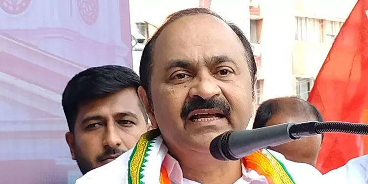 സോളാർ കേസ്: പിണറായിയും സി.പി.എമ്മും ഉമ്മൻചാണ്ടിയുടെ കുടുംബത്തോട് മാപ്പ് പറയണം -വി.ഡി സതീശൻ
