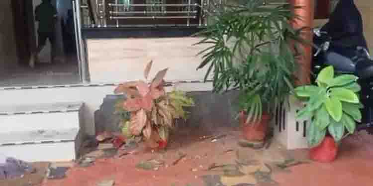കണ്ണൂർ കോടിയേരിയിൽ വീടിന് നേരെ ബോംബേറ്