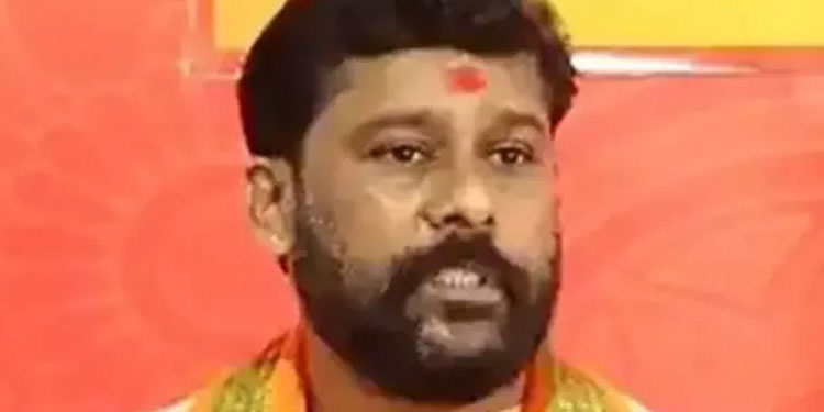 നവരാത്രി സ്റ്റാളുകളിൽ കാവിക്കൊടി കെട്ടിയ സംഭവം: വി.എച്ച്.പി നേതാക്കൾക്കെതിരെ കേസ്