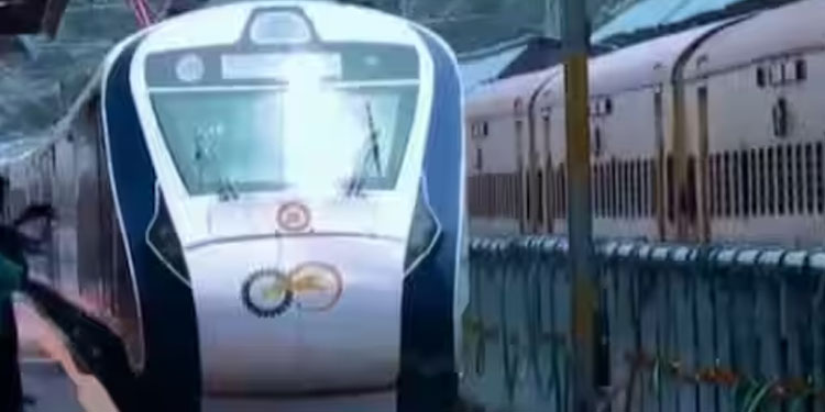 വന്ദേ ഭാരത് സമയത്തിൽ മാറ്റം; ചെങ്ങന്നൂരിൽ 2 മിനിറ്റ് സ്റ്റോപ്പ്, തിരുവനന്തപുരത്ത് നിന്ന് നേരത്തെ പുറപ്പെടും