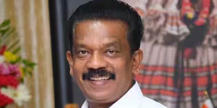 ഇടമലക്കുടിയിലെ ആ 10 വയസുകാരി സെക്രട്ടേറിയറ്റിലെത്തി; മന്ത്രി രാധാകൃഷ്ണനെ കണ്ട് നന്ദി പറയാന്‍