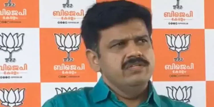 ഫേസ്ബുക്ക് വഴി വിദ്വേഷ പ്രചാരണം: സന്ദീപ് വാര്യർക്കെതിരെ പരാതി